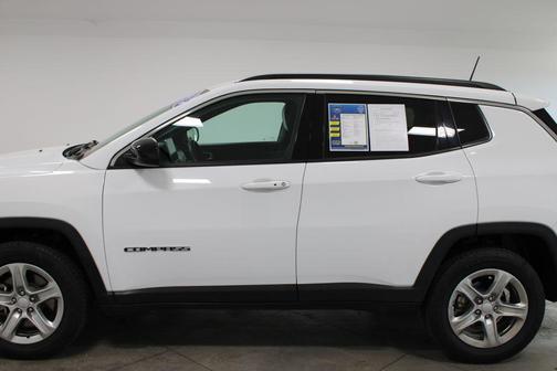 Bright White Clearcoat 2024 Jeep Compass Latitude