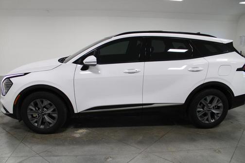 Glacial White Pearl 2024 Kia Sportage SX