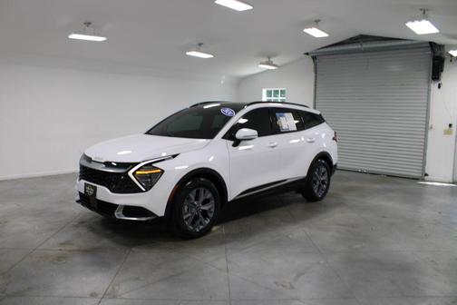 Glacial White Pearl 2024 Kia Sportage SX
