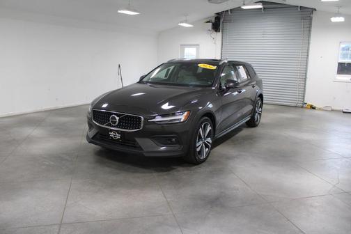2024 Volvo V60 Cross Country B5 Plus