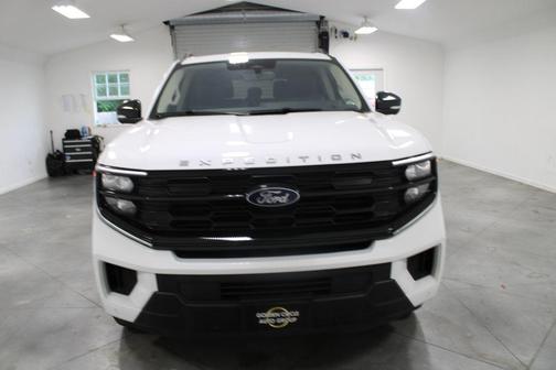 Oxford White 2025 Ford Expedition Active