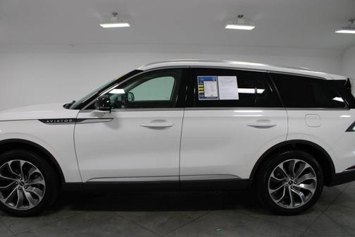 Pristine White Metallic Tri-Coat 2025 Lincoln Aviator Reserve AWD