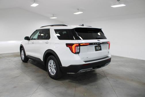 Star White Metallic Tri-Coat 2026 Ford Explorer Active