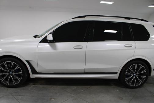 Mineral White Metallic 2021 BMW X7 M50i