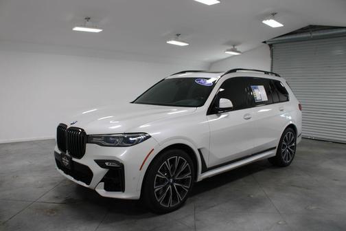 Mineral White Metallic 2021 BMW X7 M50i