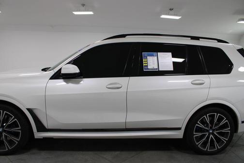 Mineral White Metallic 2021 BMW X7 M50i