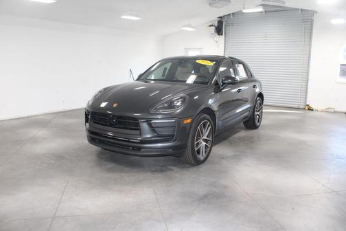 2023 Porsche Macan Base