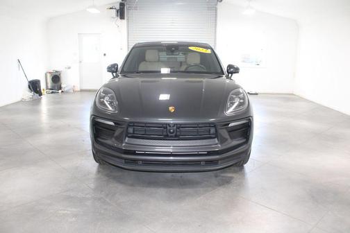 2023 Porsche Macan Base