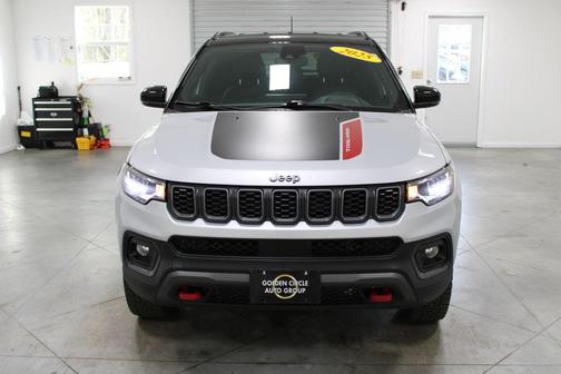 Silver Zynith Metallic Clearcoat 2025 Jeep Compass Trailhawk