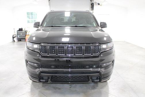 Diamond Black Crystal Pearlcoat 2025 Jeep Grand Wagoneer Series II 4x4