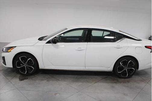 2023 Nissan Altima SR FWD