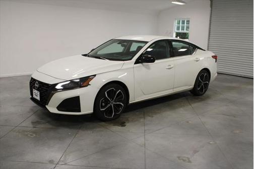 2023 Nissan Altima SR FWD