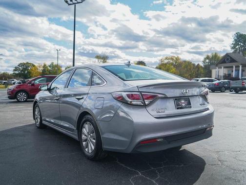 2016 Hyundai SONATA Hybrid SE
