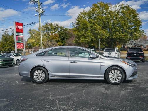 2016 Hyundai SONATA Hybrid SE