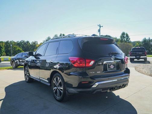 2020 Nissan Pathfinder Platinum 2WD