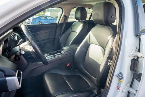 2017 Jaguar XE 25t Premium