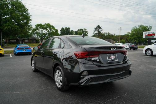 Aurora Black 2024 Kia Forte LX