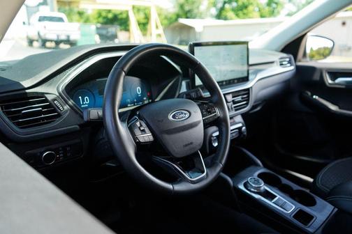 OXFORD WHITE 2023 Ford Escape Active