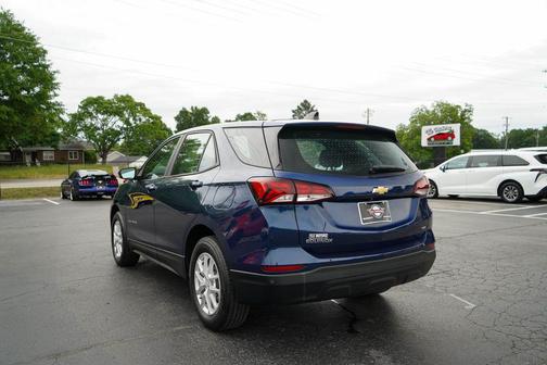 Blue Glow Metallic 2022 Chevrolet Equinox LS