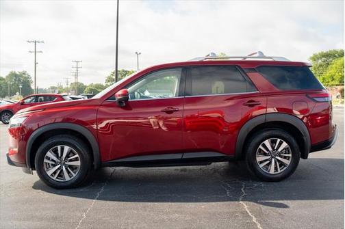 2022 Nissan Pathfinder SL 2WD