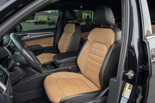 2022 Volkswagen Atlas Cross Sport 3.6L V6 SEL Premium R-Line