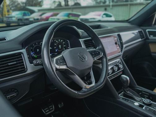 2022 Volkswagen Atlas Cross Sport 3.6L V6 SEL Premium R-Line