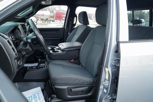 2022 RAM 3500 Tradesman Crew Cab 4x4 6'4' Box