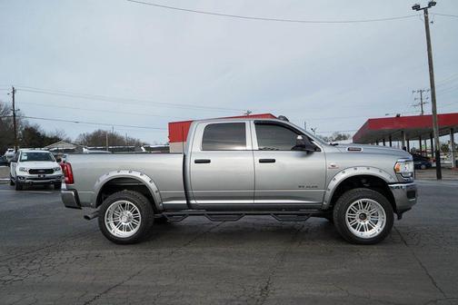 2022 RAM 3500 Tradesman Crew Cab 4x4 6'4' Box