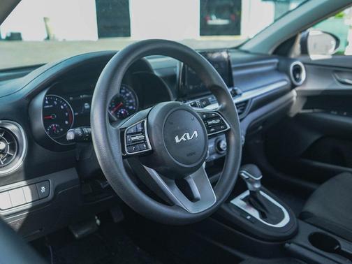 2022 Kia Forte FE