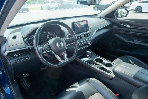 2020 Nissan Altima SR FWD