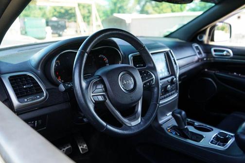 Diamond Black Crystal Pearlcoat 2018 Jeep Grand Cherokee High Altitude