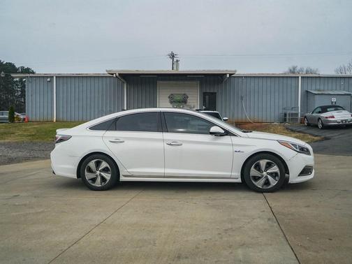 2016 Hyundai SONATA Hybrid Limited