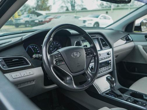 2016 Hyundai SONATA Hybrid Limited