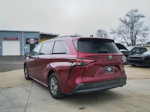 2022 Toyota Sienna XLE