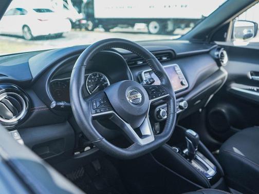 2019 Nissan Kicks SR