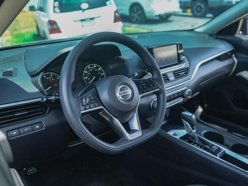 2022 Nissan Altima S FWD