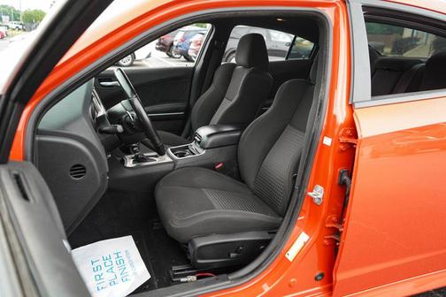 Go Mango 2022 Dodge Charger GT