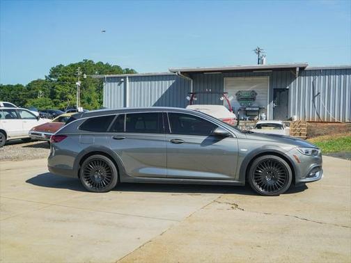 2018 Buick Regal TourX Essence
