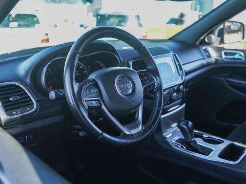 2020 Jeep Grand Cherokee Laredo