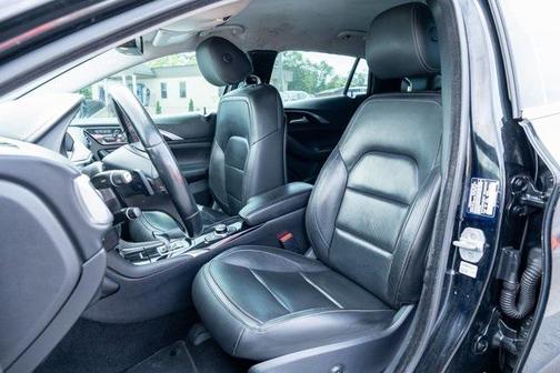2017 INFINITI QX30 Luxury