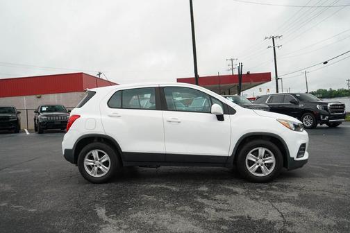 Summit White 2019 Chevrolet Trax LS