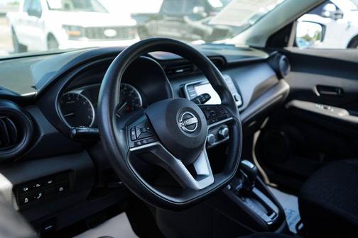 Super Black 2022 Nissan Kicks S