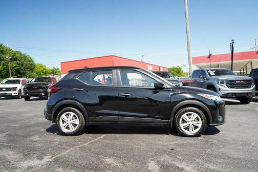 Super Black 2022 Nissan Kicks S