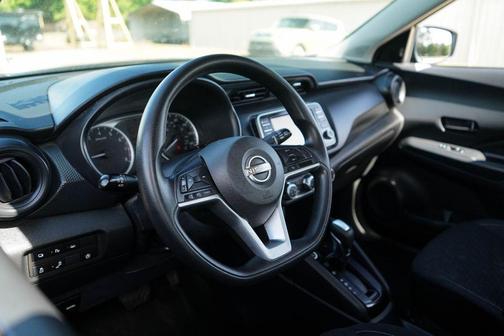 Super Black 2022 Nissan Kicks S