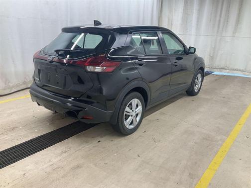 Super Black 2022 Nissan Kicks S