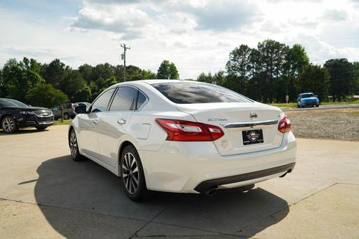 Pearl White 2017 Nissan Altima 2.5 SL