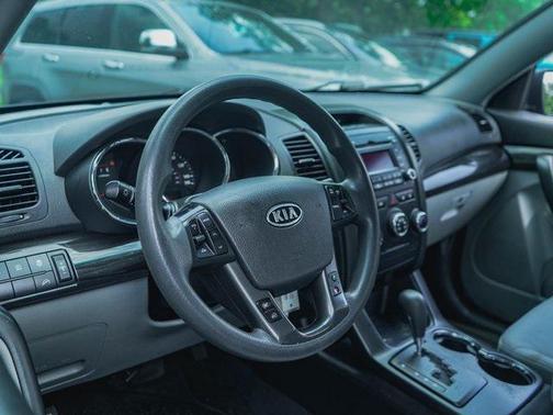 2011 Kia Sorento LX