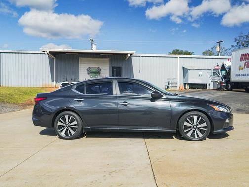 2022 Nissan Altima 2.5 SV