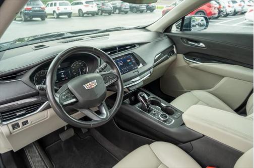 2022 Cadillac XT4 Premium Luxury