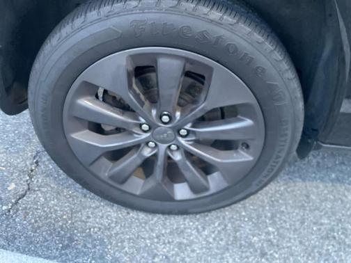 Diamond Black Crystal Pearlcoat 2019 Jeep Cherokee High Altitude